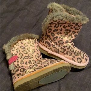 Boots with faux fur